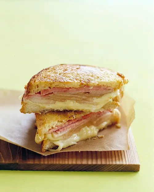Grilled Ham and Cheese with Pears (presunto, queijo e pêras)