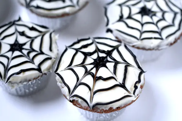 Spiderweb Cupcakes - The Gracious Wife