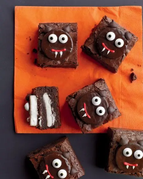 how_to_decorate_scaredy-cat_brownies_vert